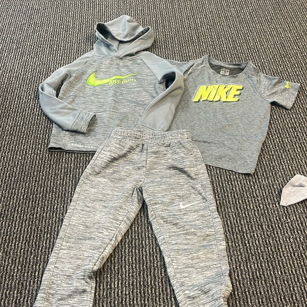 Nike set tops are a size 7 pants size 6